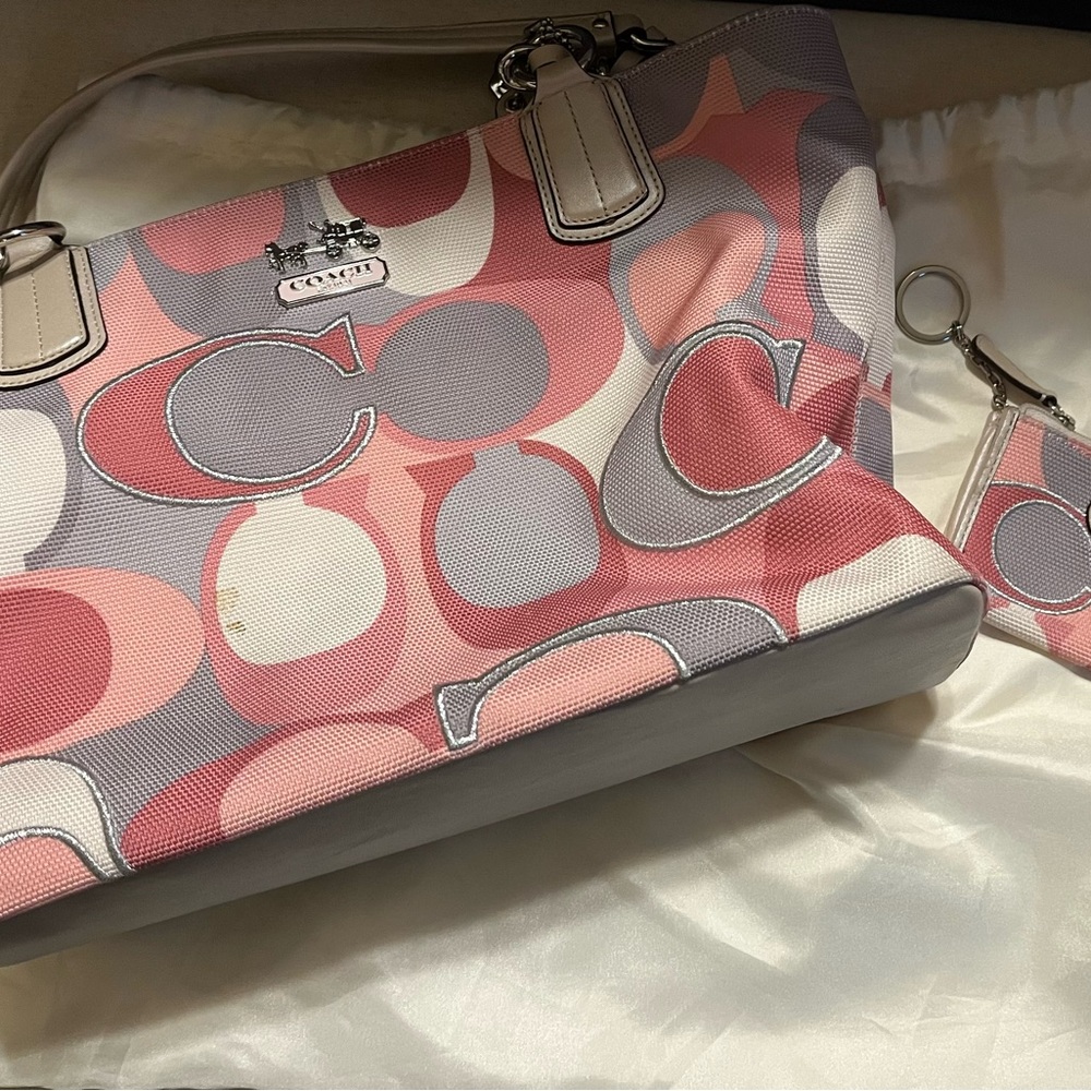 In a excellent condition limited edition coach handbag.